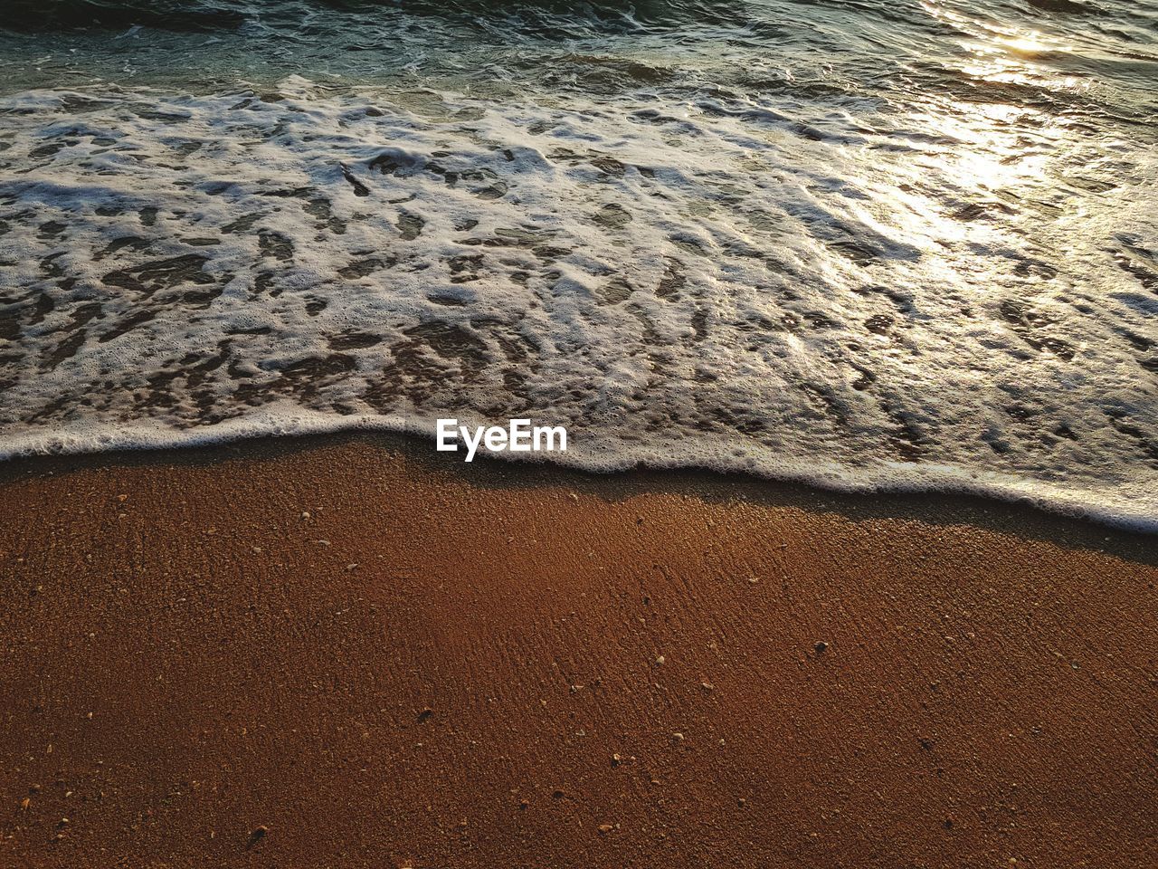 HIGH ANGLE VIEW OF SEA WAVES