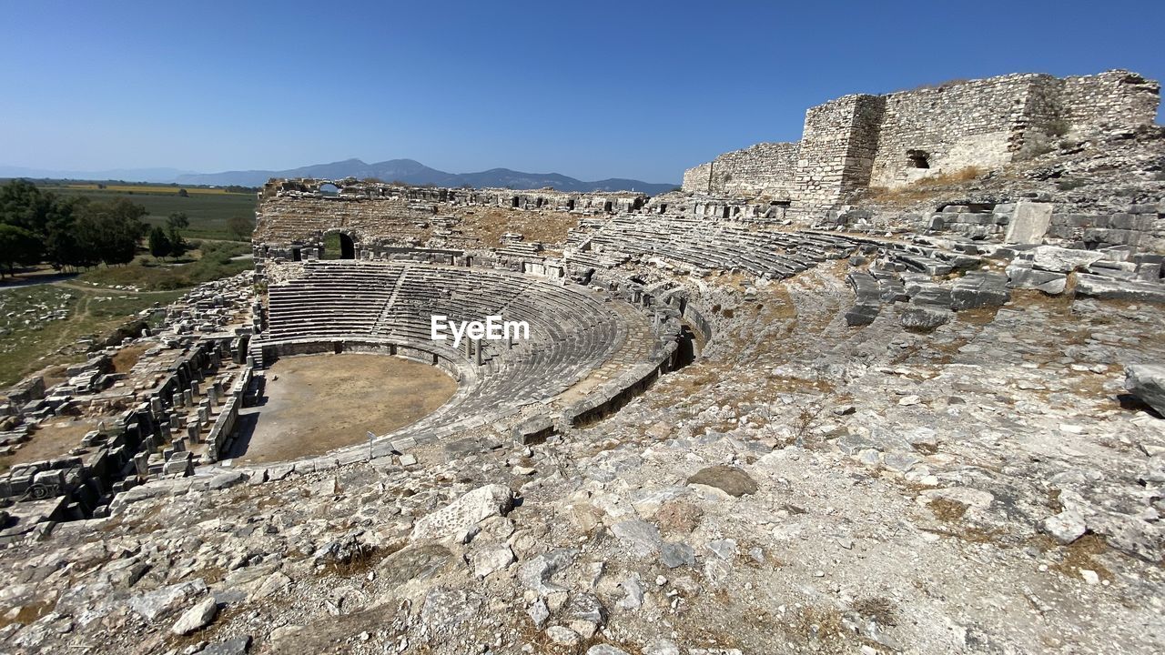 VIEW OF OLD RUINS OF MOUNTAIN