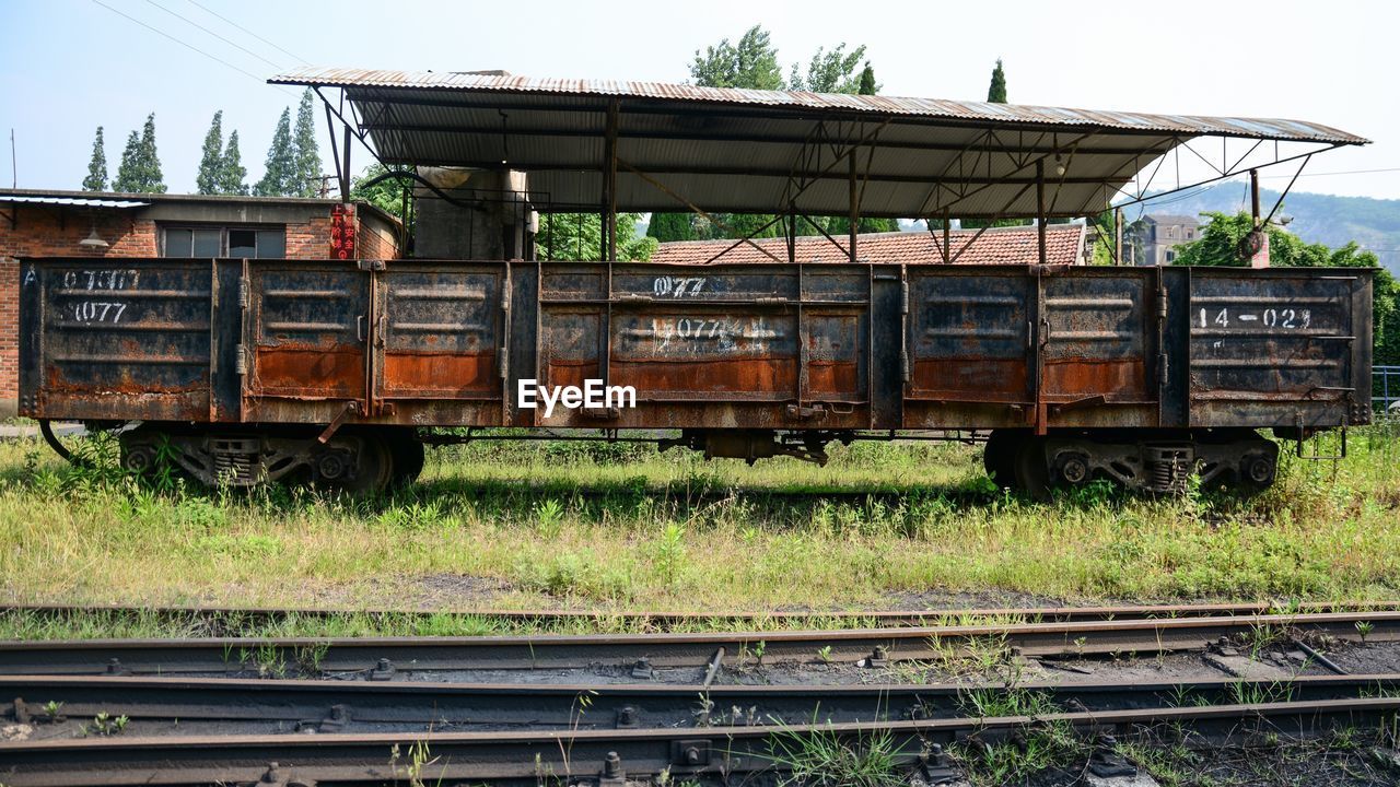 TRAIN BY RAILROAD TRACK