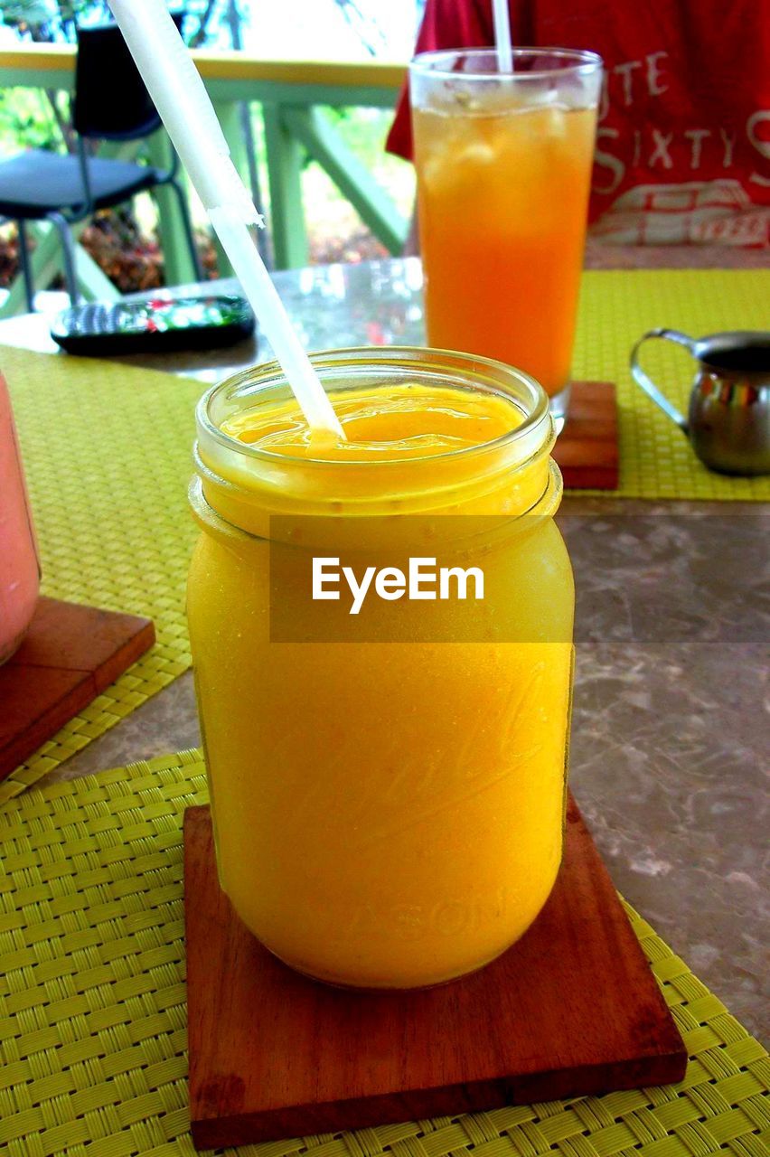 CLOSE-UP OF DRINK ON TABLE