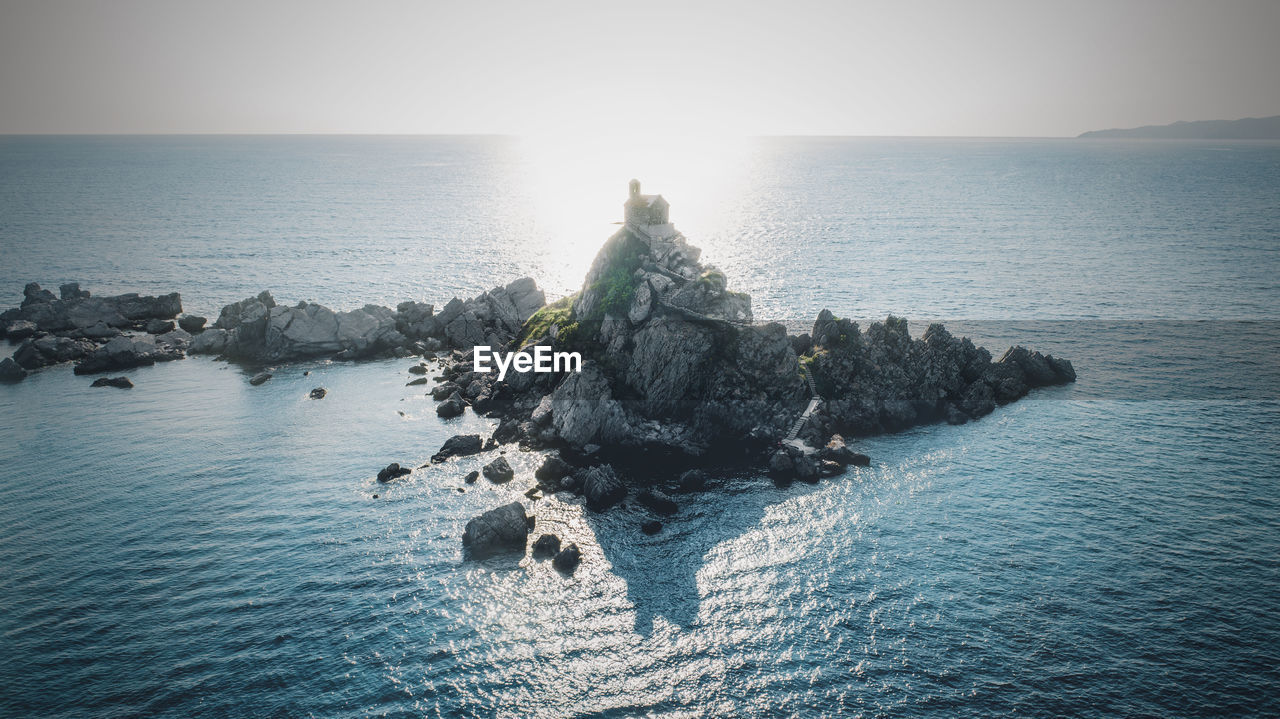 PANORAMIC VIEW OF ROCK ON SEA AGAINST SKY