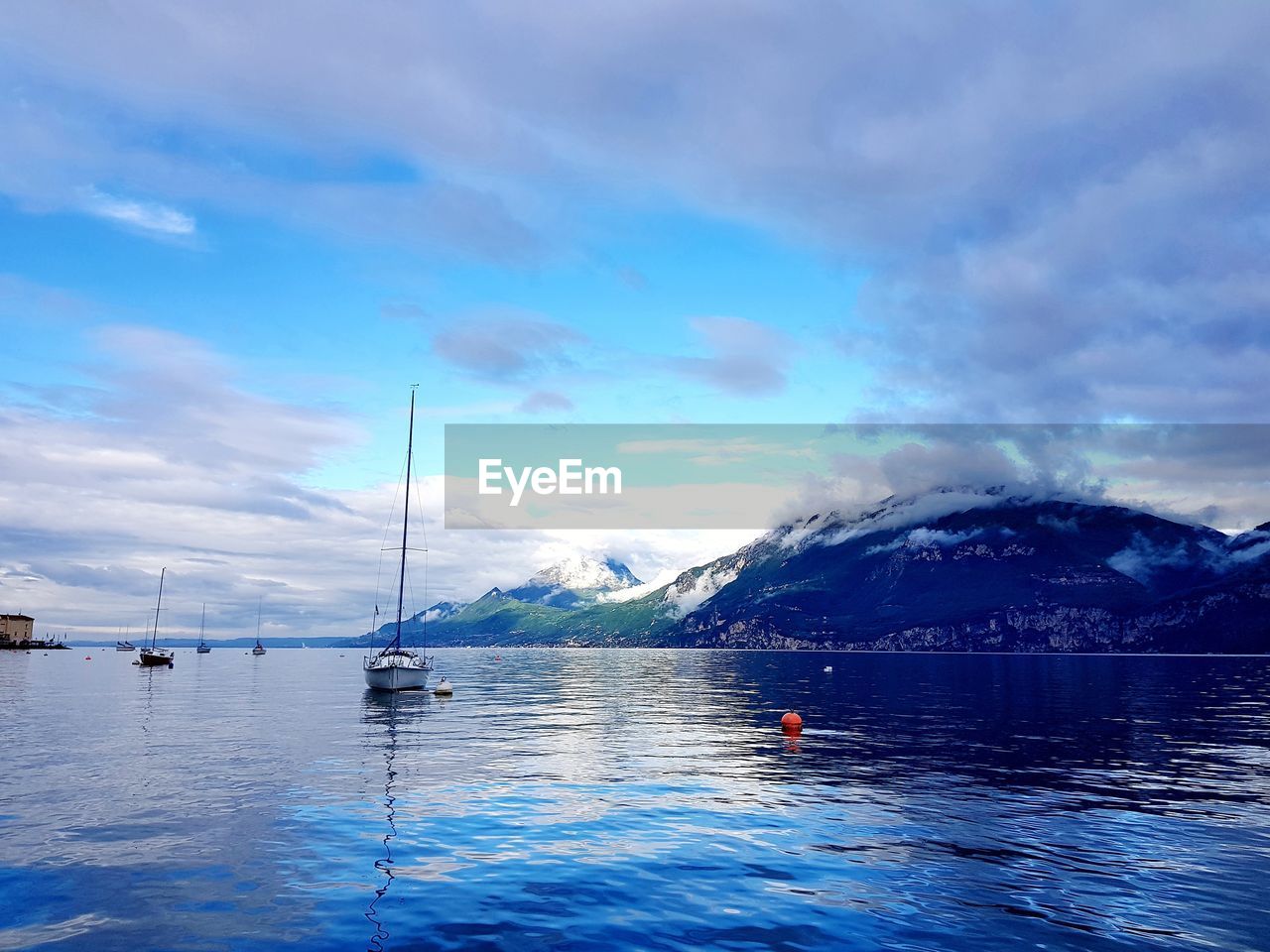 SAILBOATS ON SEA AGAINST SKY