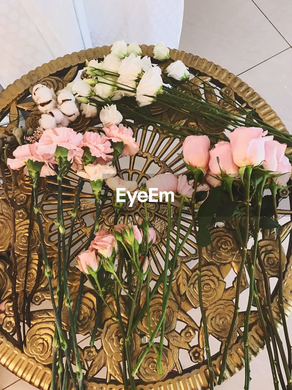 CLOSE-UP HIGH ANGLE VIEW OF FLOWERS AND TABLE