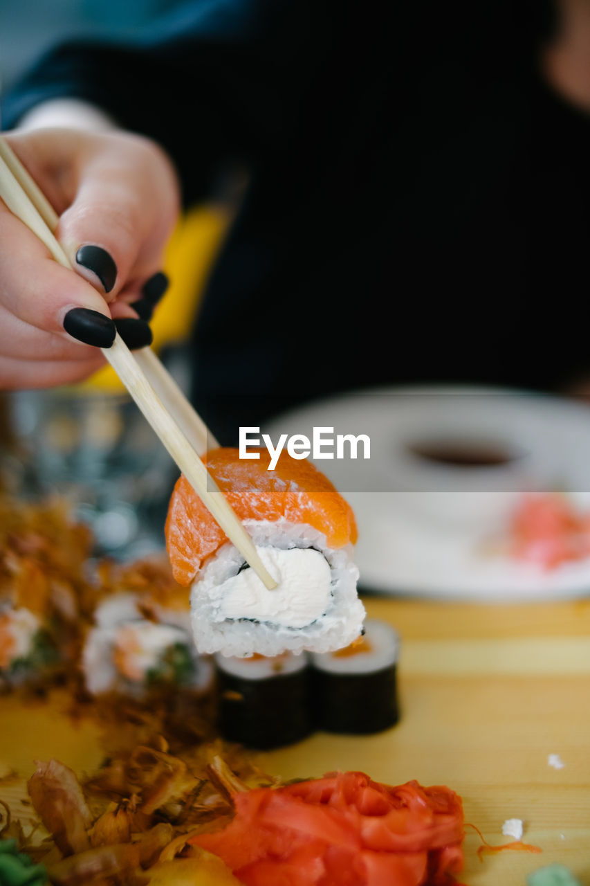 CLOSE-UP OF A SUSHI