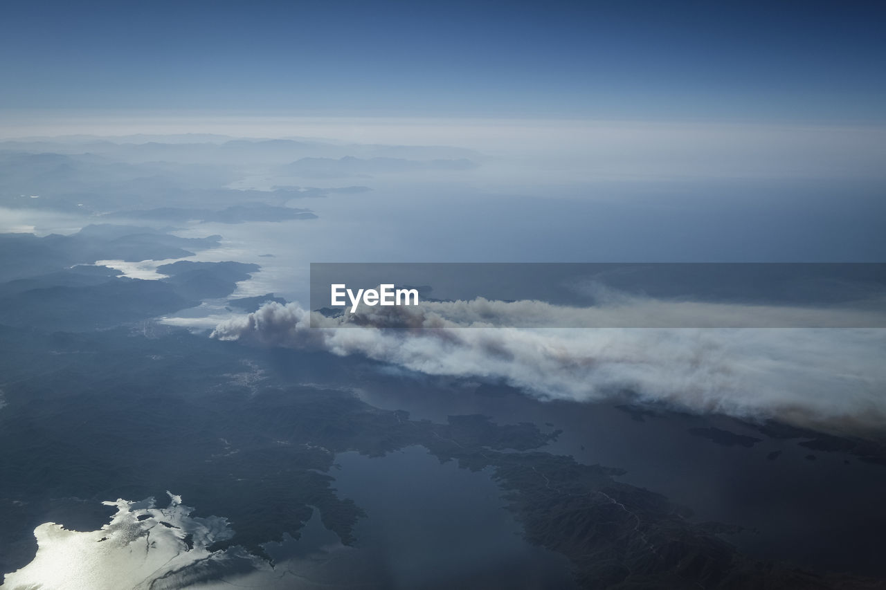 AERIAL VIEW OF SEA AGAINST CLOUDY SKY