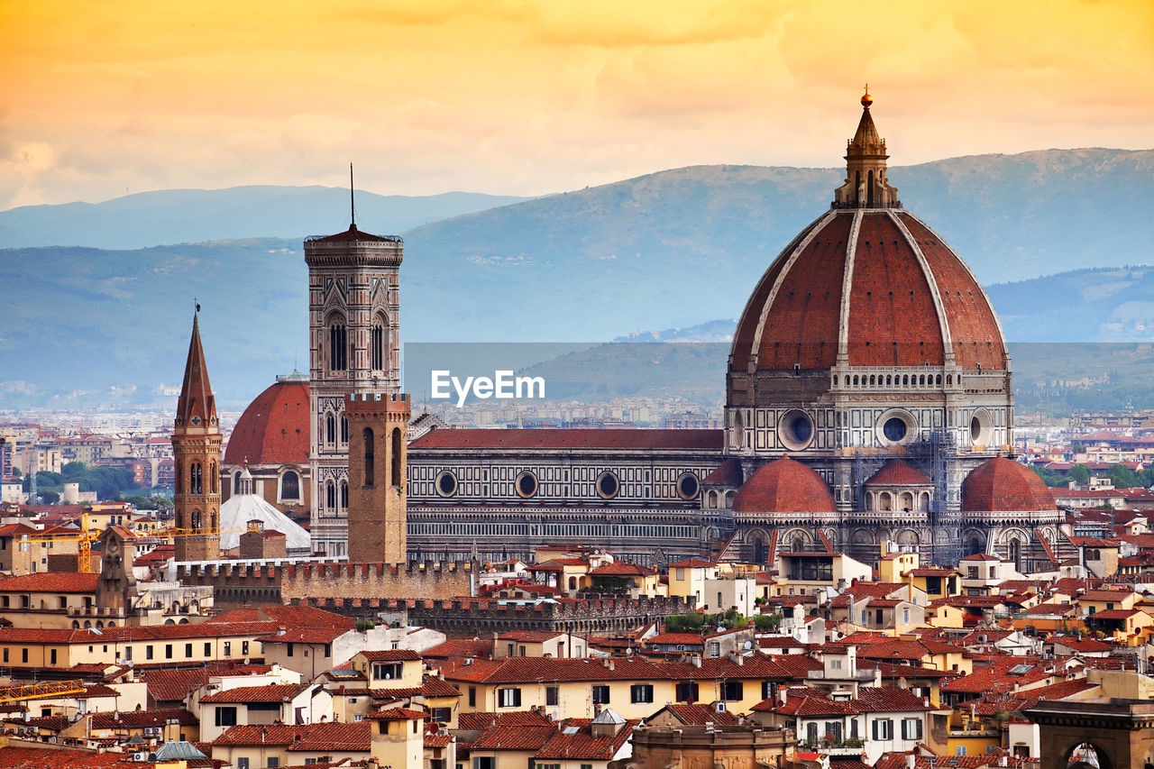 Florence basilica surrounded by old residential buildings