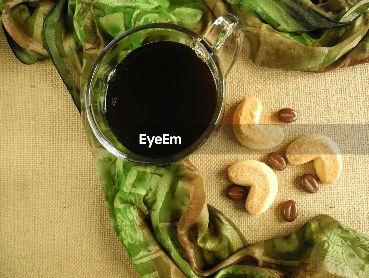 CLOSE-UP OF FOOD ON TABLE