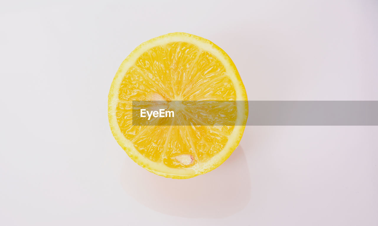 CLOSE-UP OF LEMON SLICE