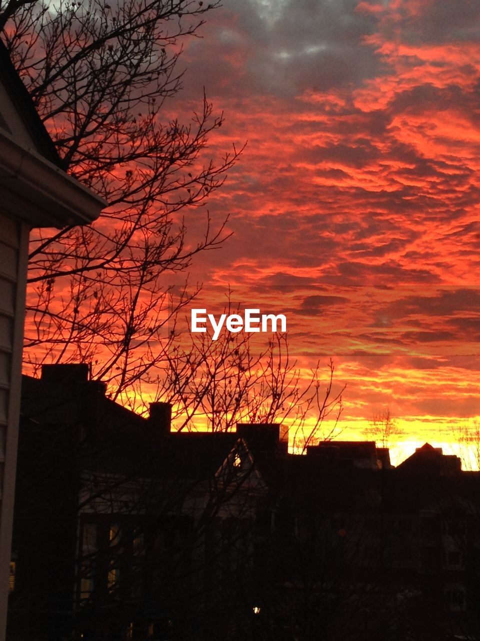 LOW ANGLE VIEW OF CLOUDY SKY DURING SUNSET