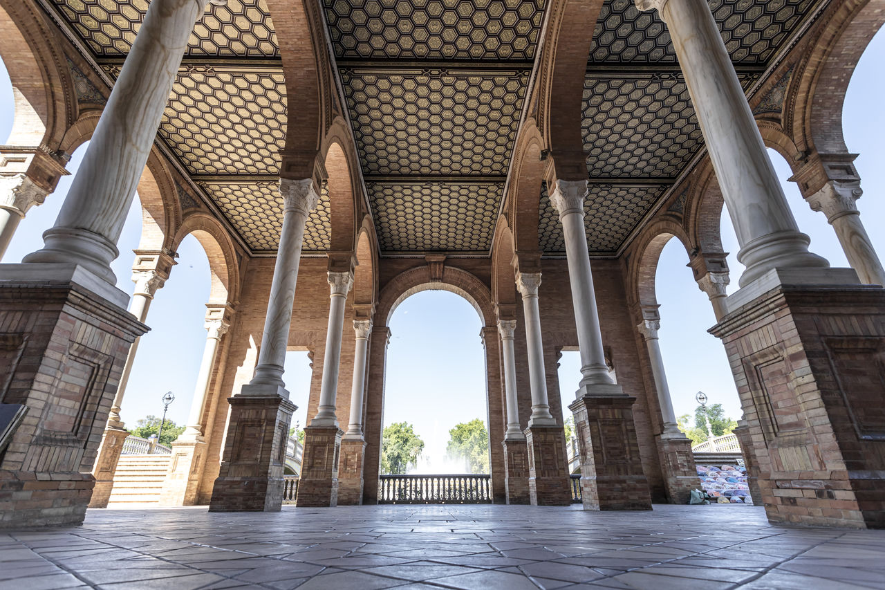 LOW ANGLE VIEW OF HISTORIC BUILDING SEEN THROUGH COLONNADE