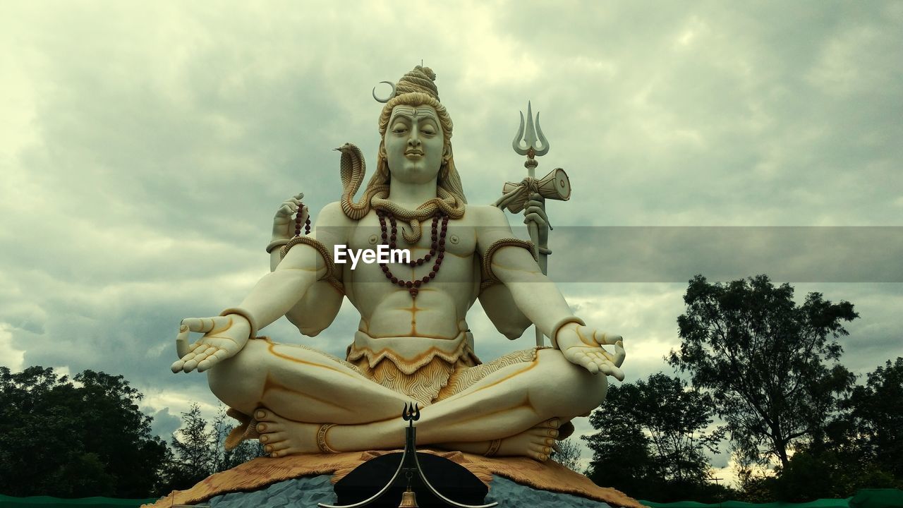 LOW ANGLE VIEW OF STATUE IN TEMPLE