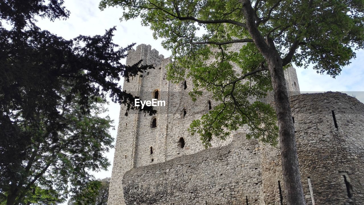 LOW ANGLE VIEW OF OLD RUIN BUILDING