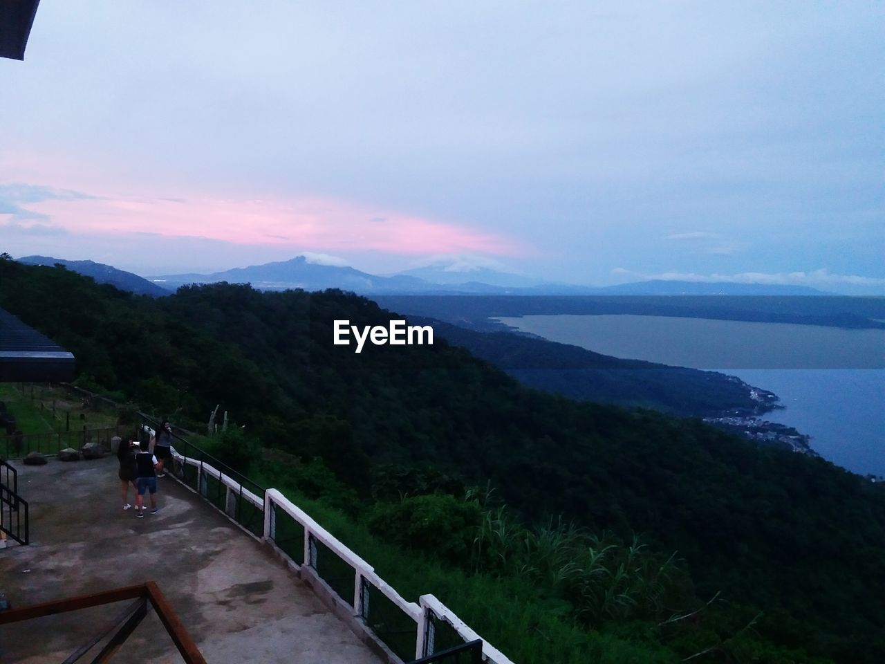 SCENIC VIEW OF MOUNTAINS AND SEA AGAINST SKY