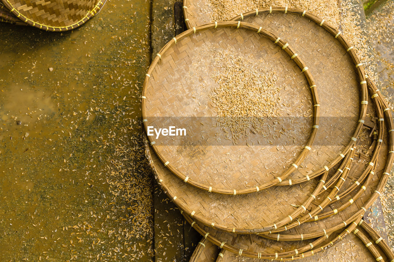 The goods from woven bamboo that circle looks for separates drying rice and raw rice