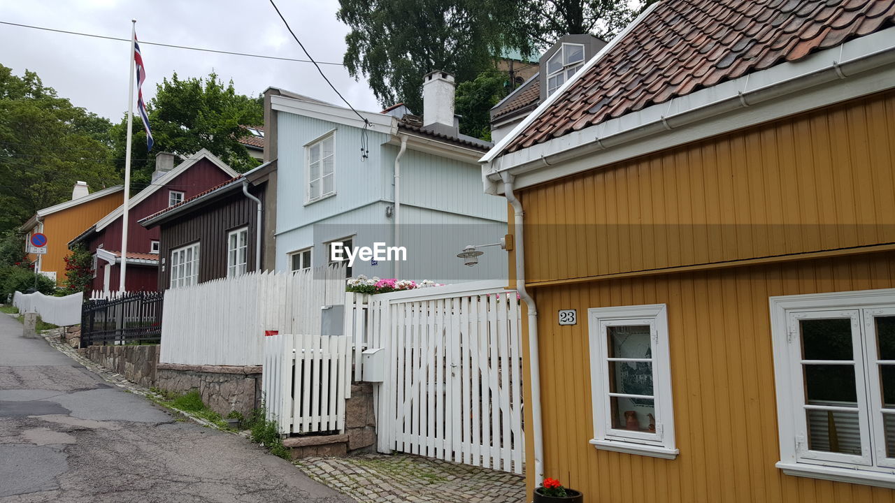 VIEW OF HOUSES ON STREET