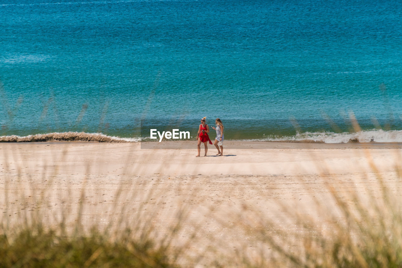 PEOPLE ON BEACH