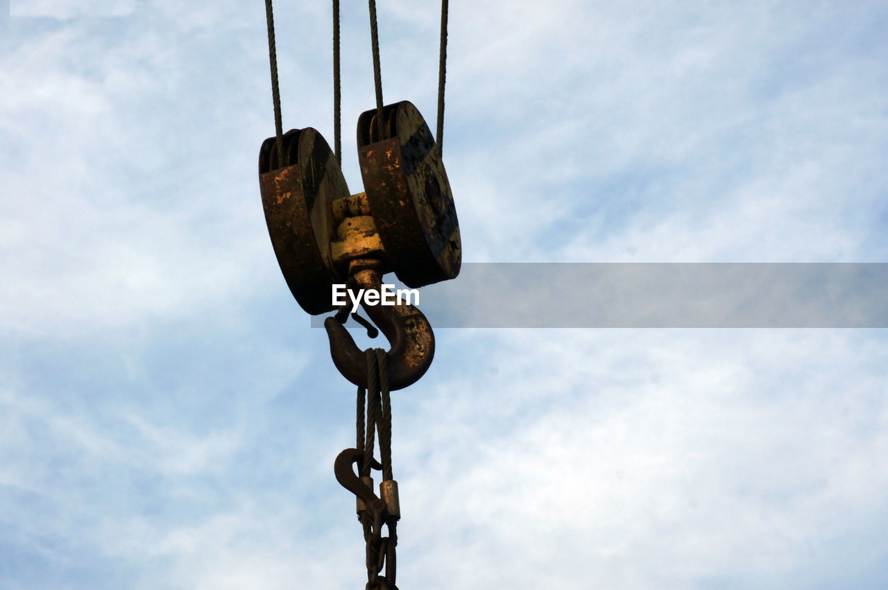 LOW ANGLE VIEW OF CHAIN ON POLE AGAINST SKY