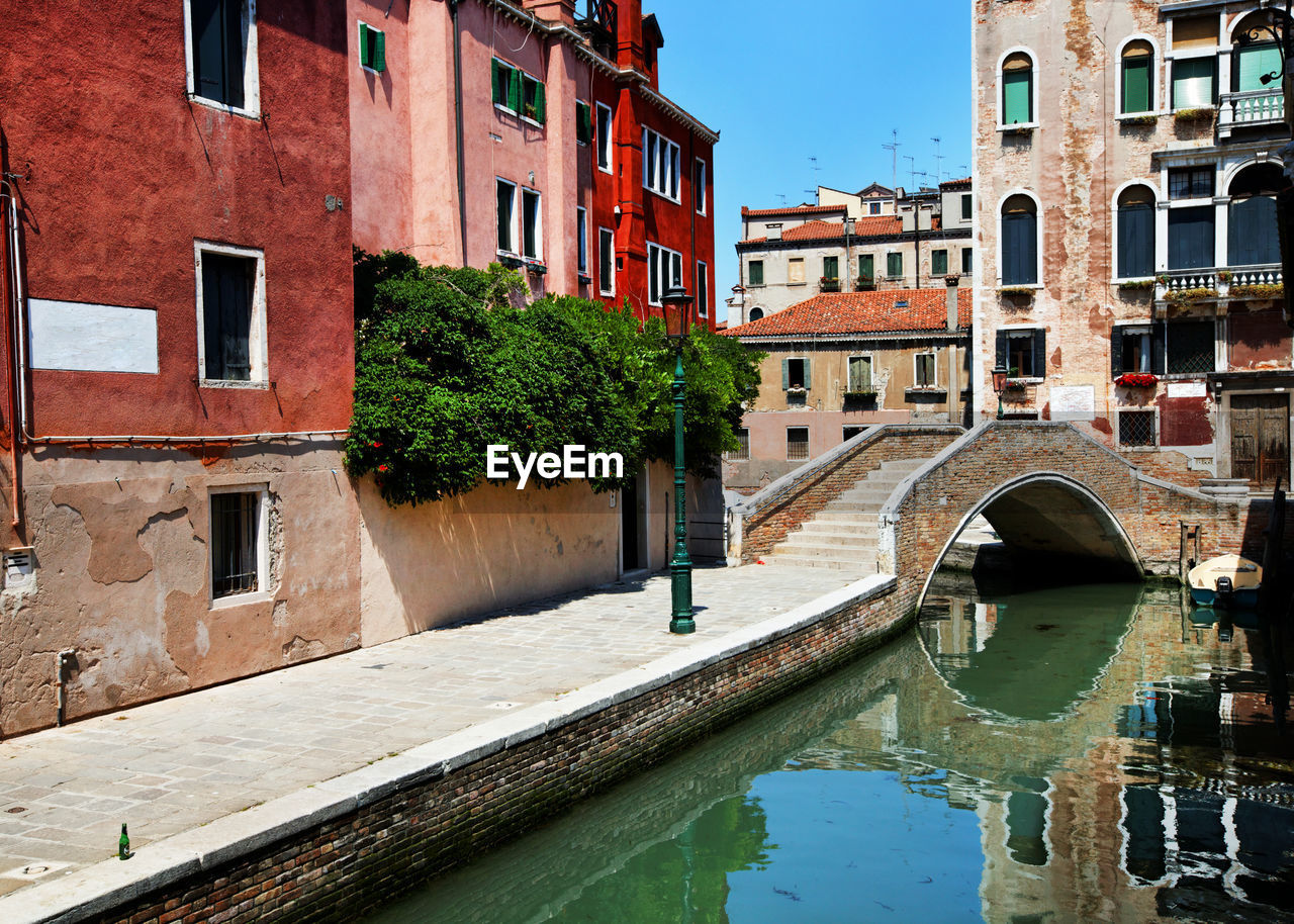 Bridge over grand canal against buildings in city