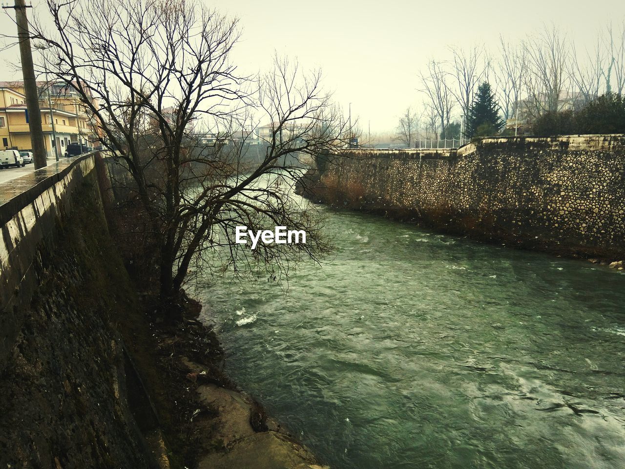 SCENIC VIEW OF RIVER AGAINST CLEAR SKY