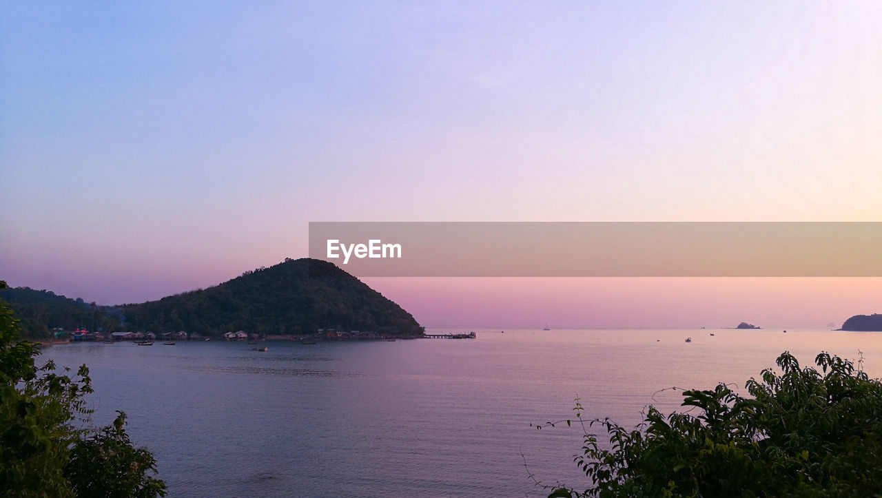 SCENIC VIEW OF BAY AGAINST CLEAR SKY