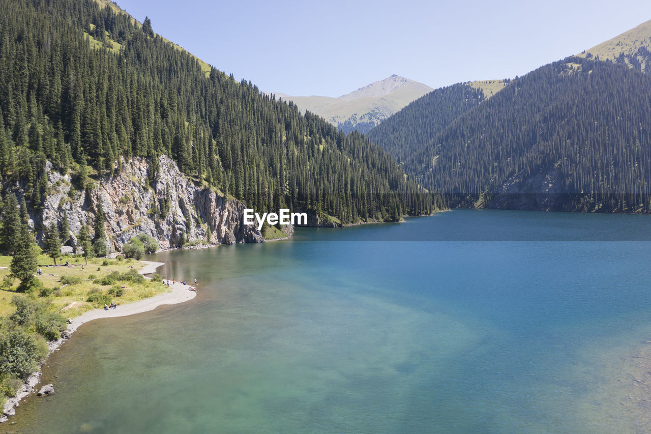 PANORAMIC VIEW OF LAKE AGAINST SKY