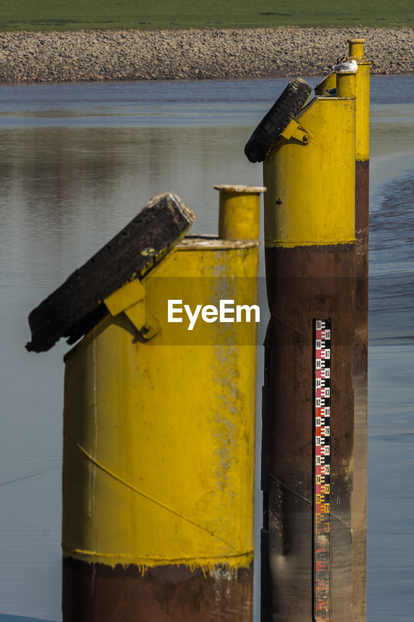 VIEW OF BIRD PERCHING ON WOODEN POST