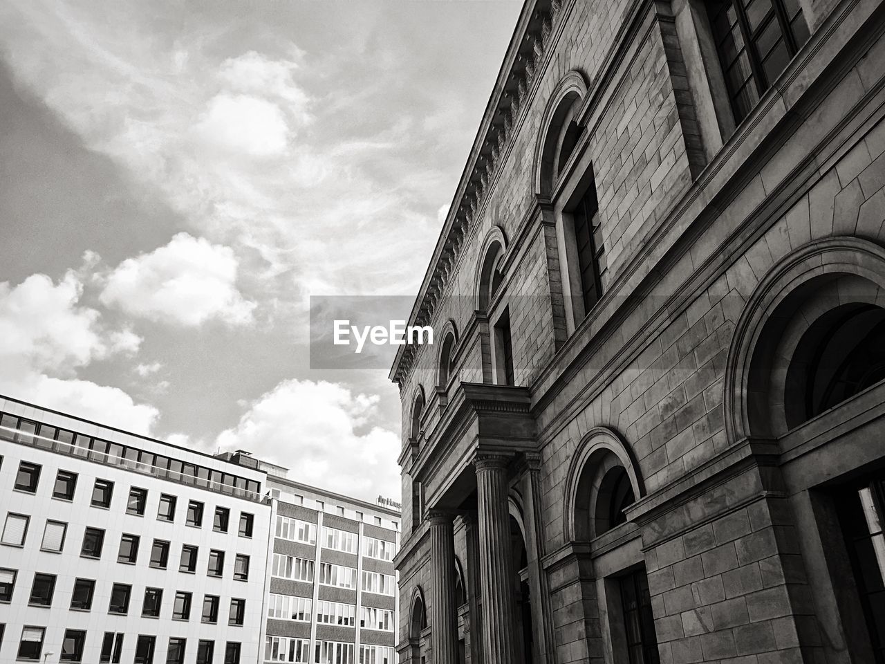 LOW ANGLE VIEW OF BUILDINGS IN CITY