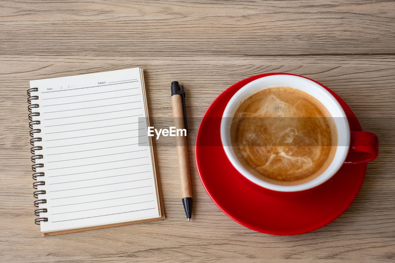 HIGH ANGLE VIEW OF COFFEE CUP WITH TEA ON TABLE