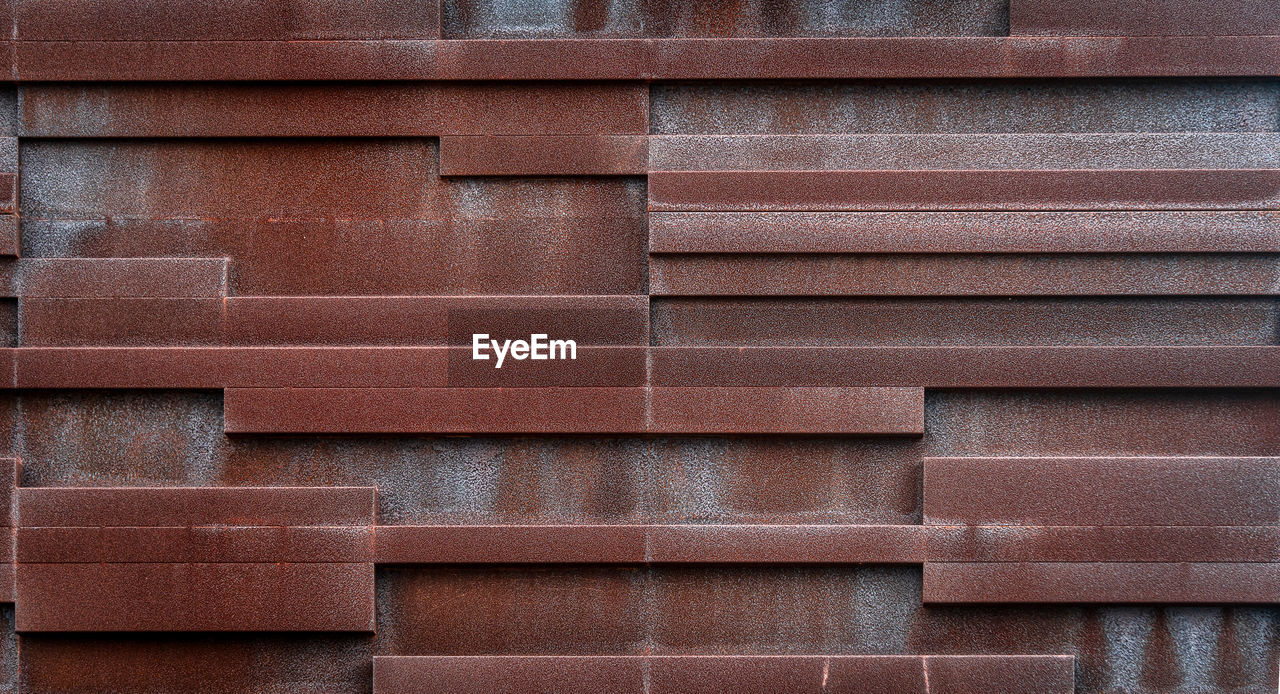 FULL FRAME SHOT OF WALL WITH METAL