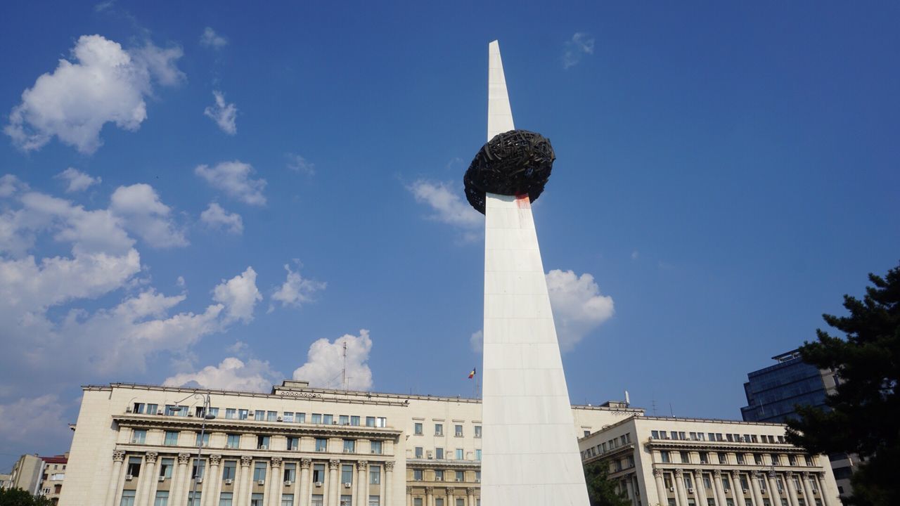 LOW ANGLE VIEW OF MONUMENT IN CITY