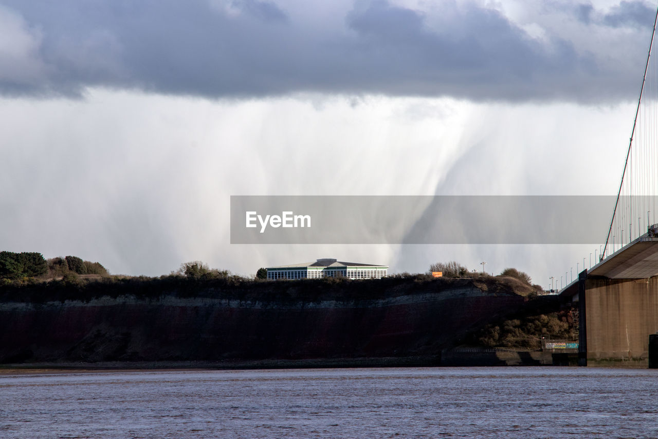 PANORAMIC VIEW OF SEA AGAINST BUILDING