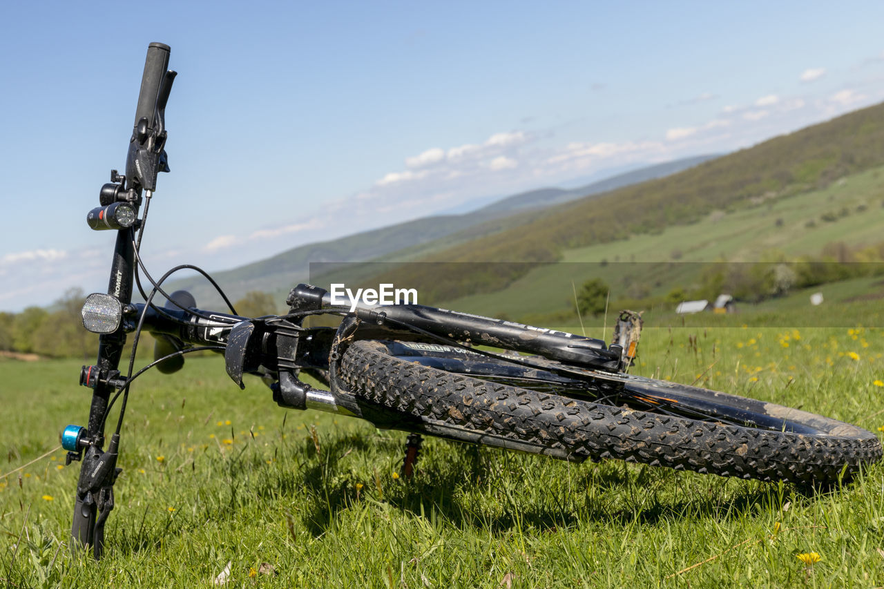 BICYCLE ON GRASSY FIELD