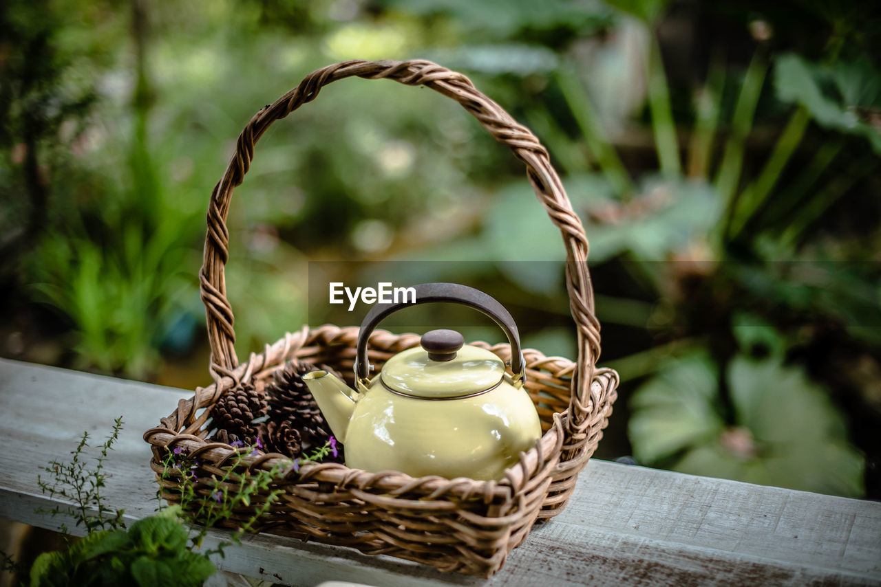 CLOSE-UP OF WICKER BASKET