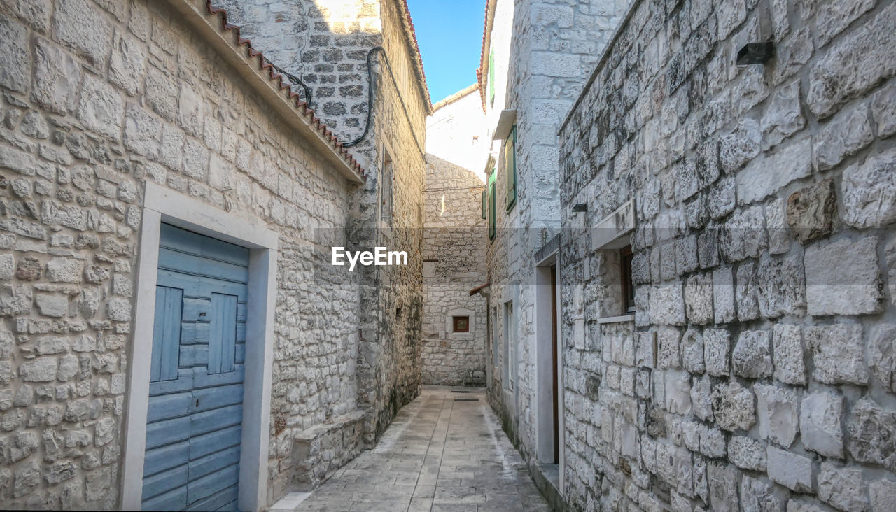 Narrow alley amidst buildings in trogir city