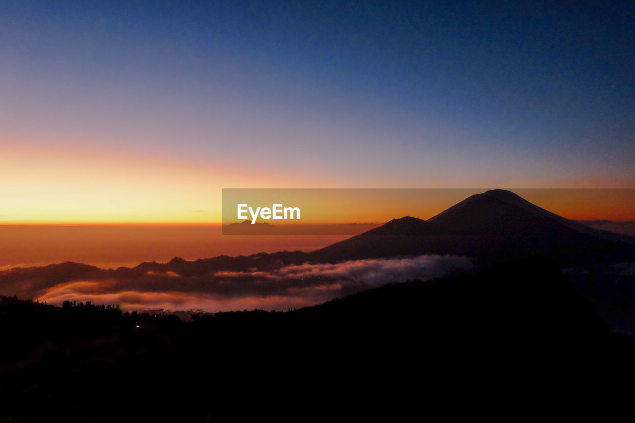 SCENIC VIEW OF SILHOUETTE MOUNTAIN AGAINST ROMANTIC SKY