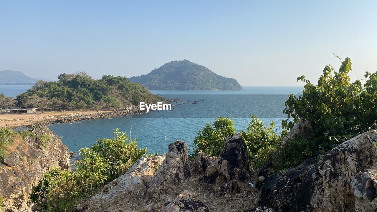 SCENIC VIEW OF BAY AGAINST SKY