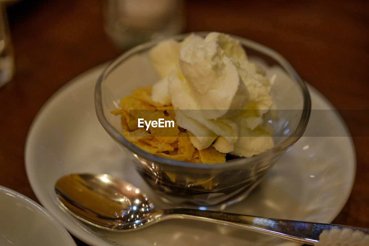 CLOSE-UP OF BREAKFAST IN PLATE ON TABLE