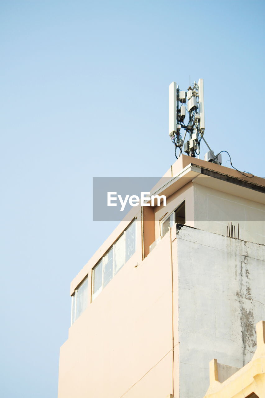 LOW ANGLE VIEW OF BUILDING AGAINST BLUE SKY