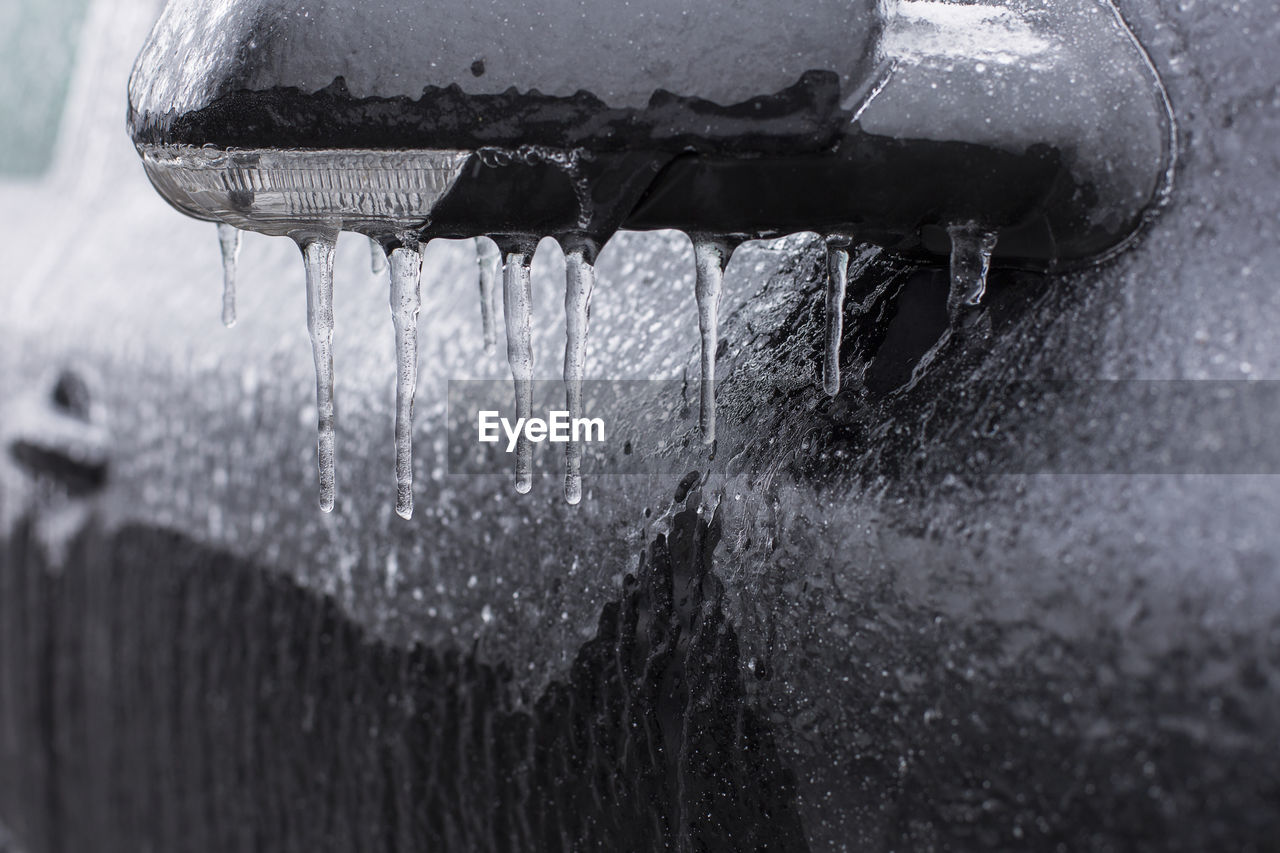 CLOSE-UP OF WATER DROPS ON ICE