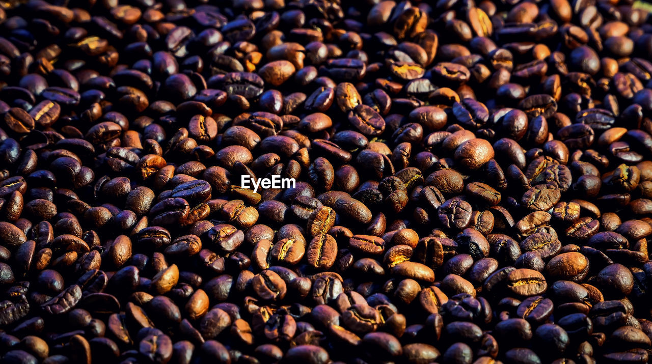 Roasted coffee beans background. ideas photography coffee beans for background applications.