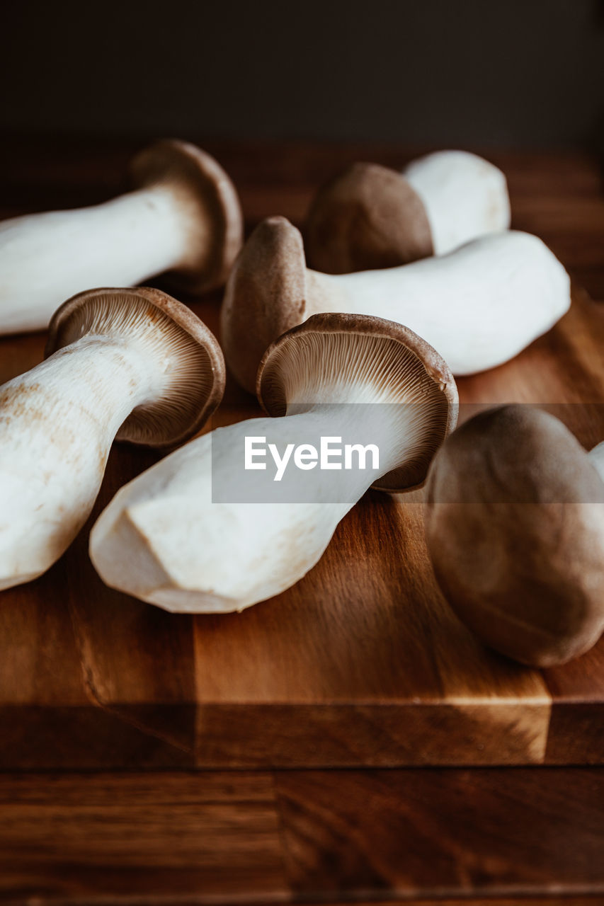 CLOSE-UP OF MUSHROOM ON TABLE