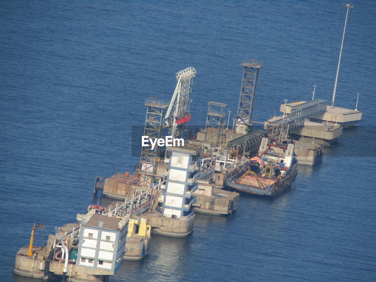 HIGH ANGLE VIEW OF SHIP MOORED ON SEA