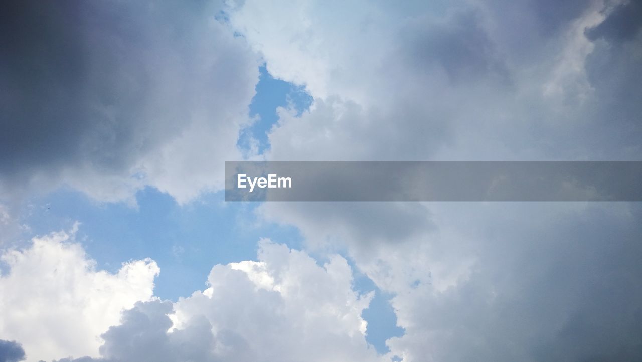 FULL FRAME SHOT OF CLOUDS IN SKY