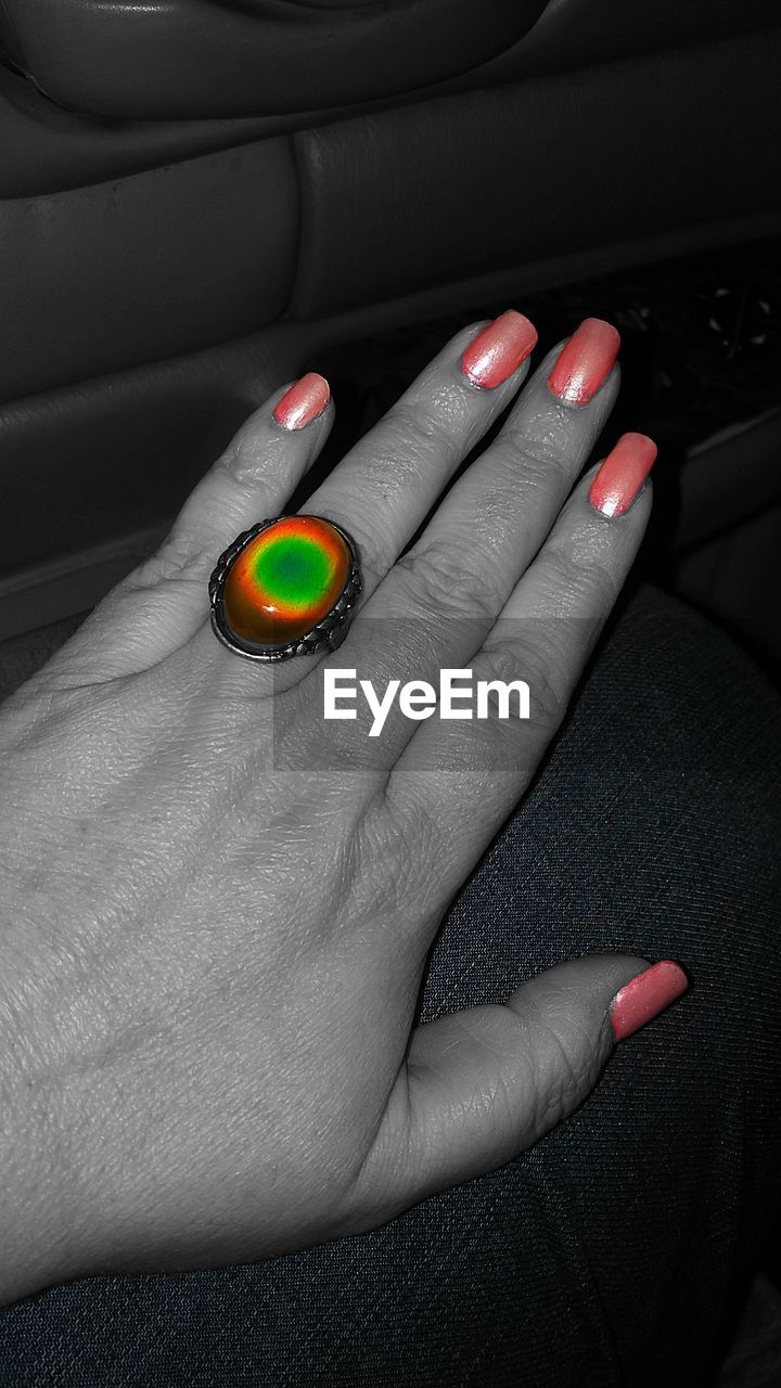 CLOSE-UP OF WOMAN HAND WITH TATTOO ON FINGER