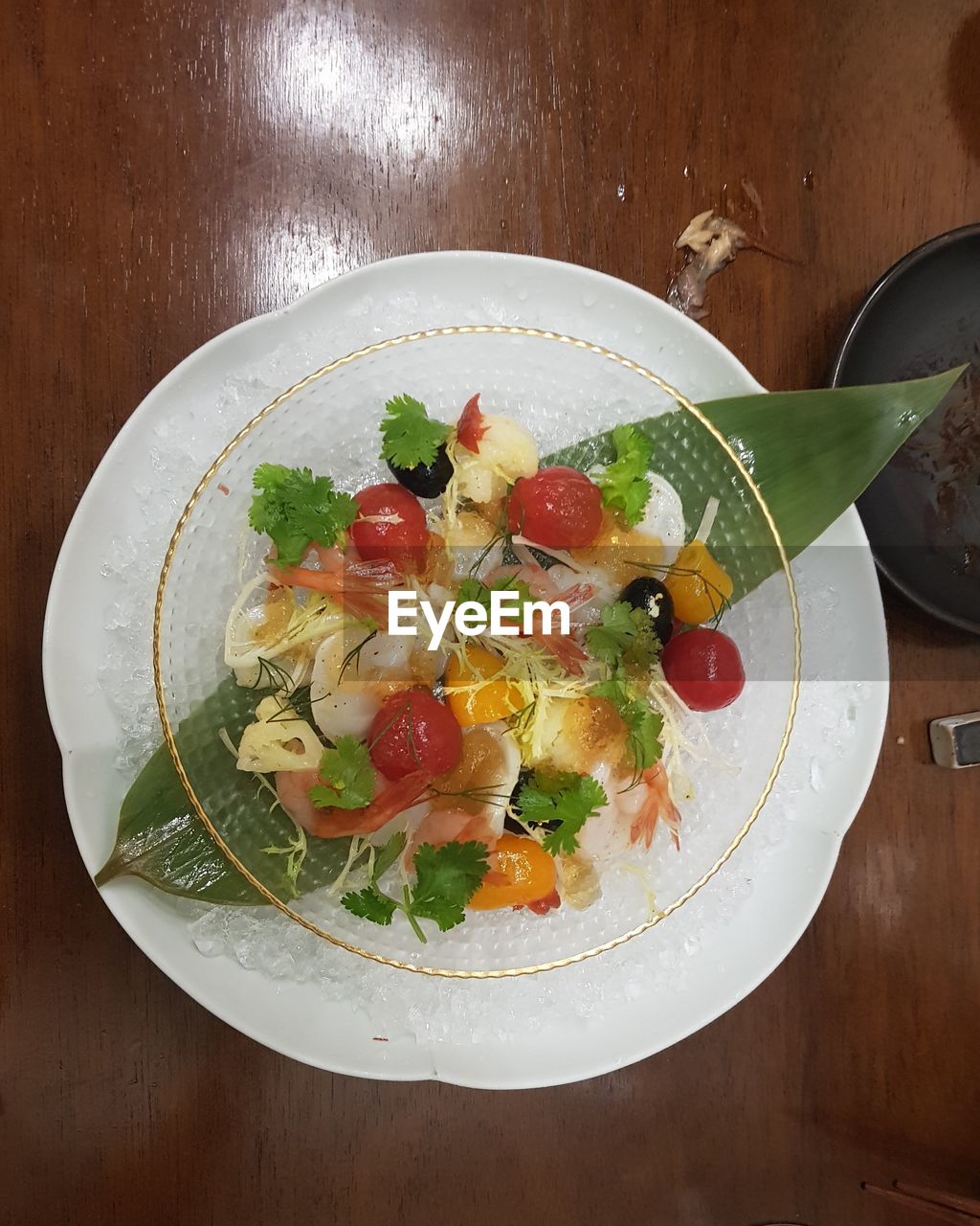 HIGH ANGLE VIEW OF SALAD SERVED ON TABLE