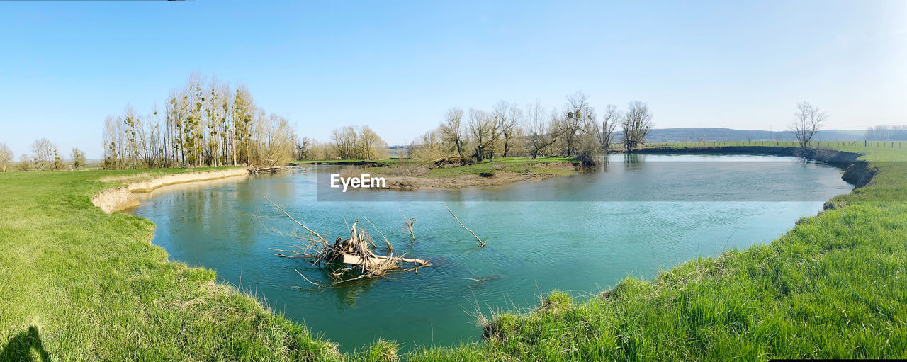 SCENIC VIEW OF LAKE AND TREES AGAINST SKY