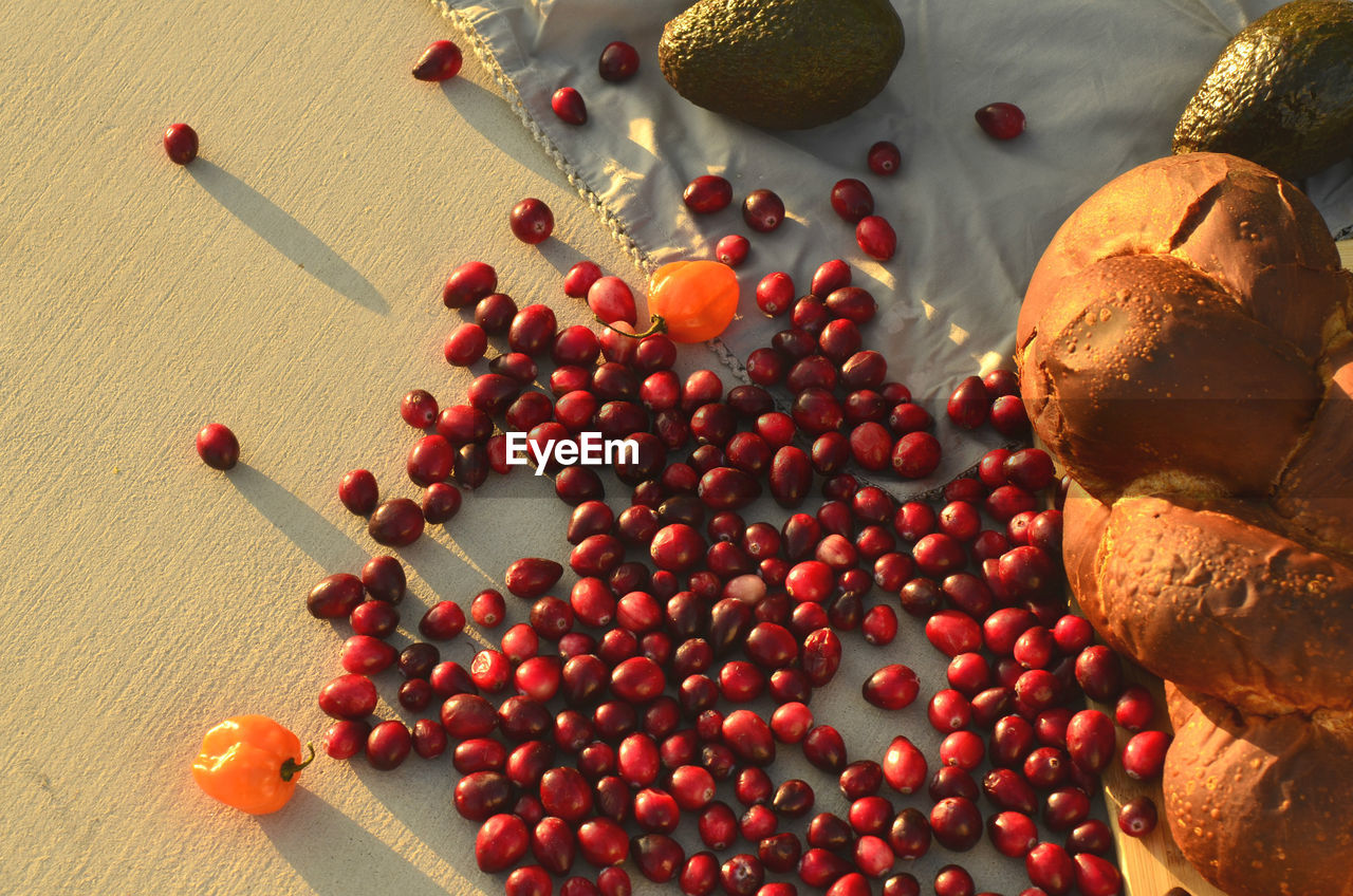 CLOSE-UP OF RASPBERRIES ON TABLE