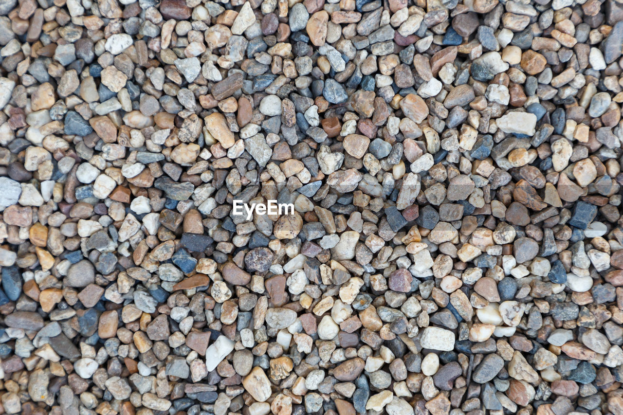 FULL FRAME SHOT OF PEBBLES ON BEACH