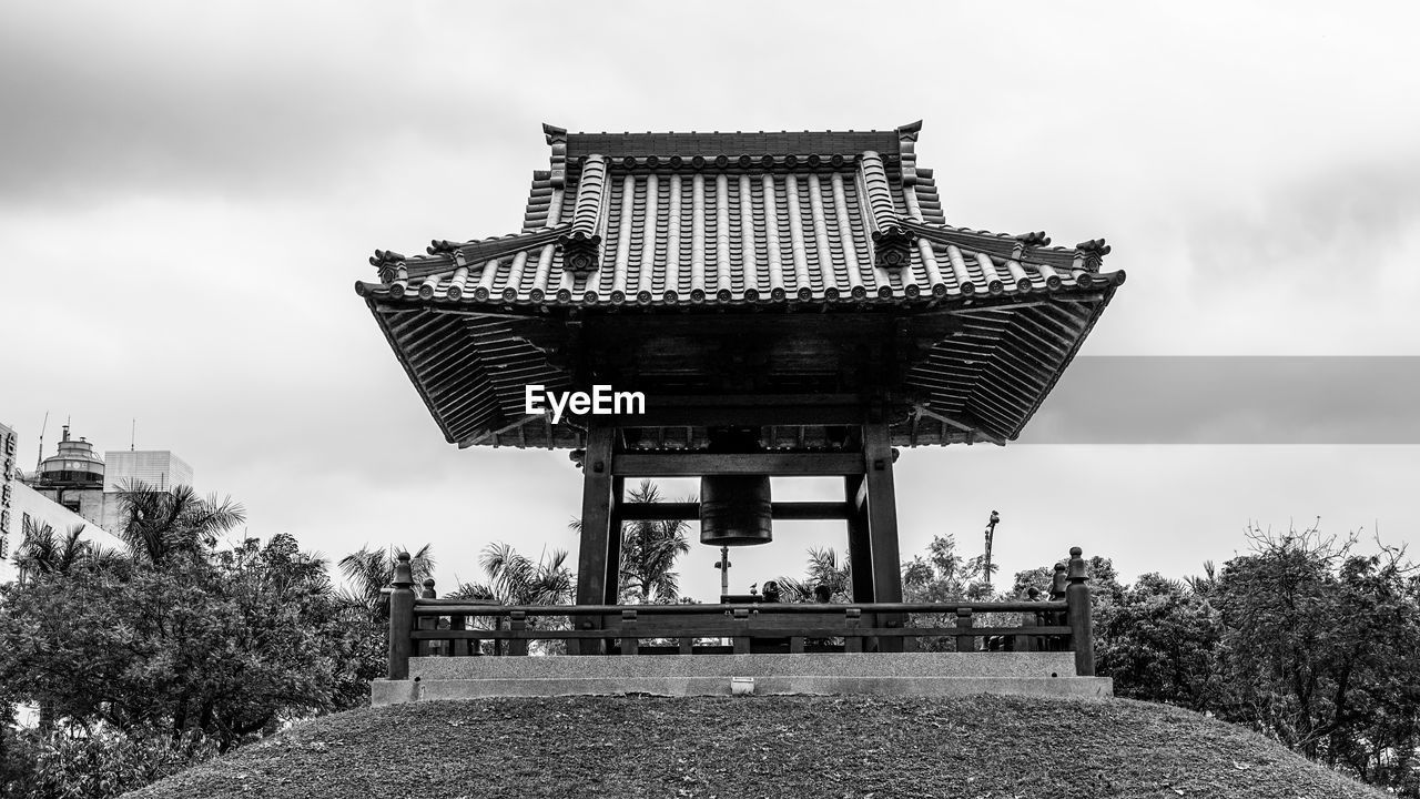 architecture, sky, black and white, built structure, tower, cloud, landmark, nature, monochrome, building exterior, monochrome photography, plant, history, tree, the past, travel destinations, building, outdoors, no people, travel, religion, day, city, tourism