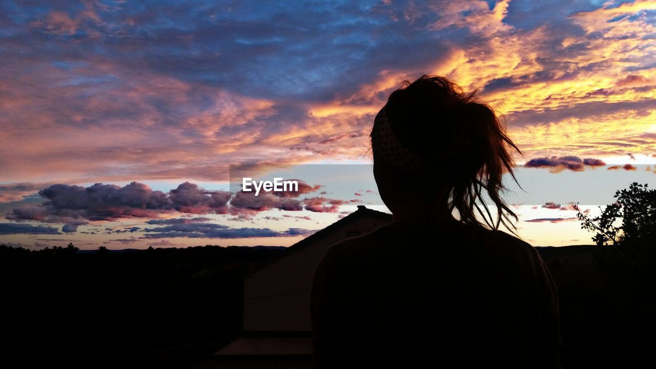 SILHOUETTE OF WOMAN STANDING AGAINST SKY